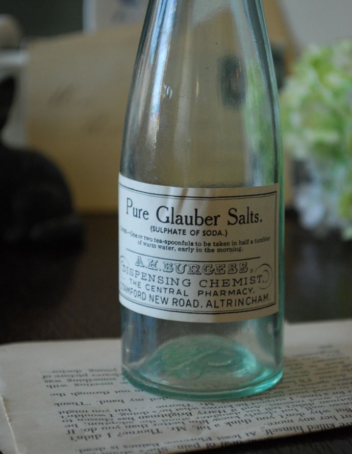 アンティーク ガラスボトル　アンティーク雑貨　ステッカー付きアンティークガラスボトル( Pure Glauber Salts )。アンティークのため、多少の欠け・傷がある場合がありますが、使用上問題はありませんので、ご了承下さい。(m-1501-z)