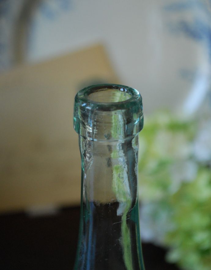 アンティーク ガラスボトル　アンティーク雑貨　ステッカー付きアンティークガラスボトル( Pure Glauber Salts )。フラワーベースにしても良いですね。(m-1501-z)