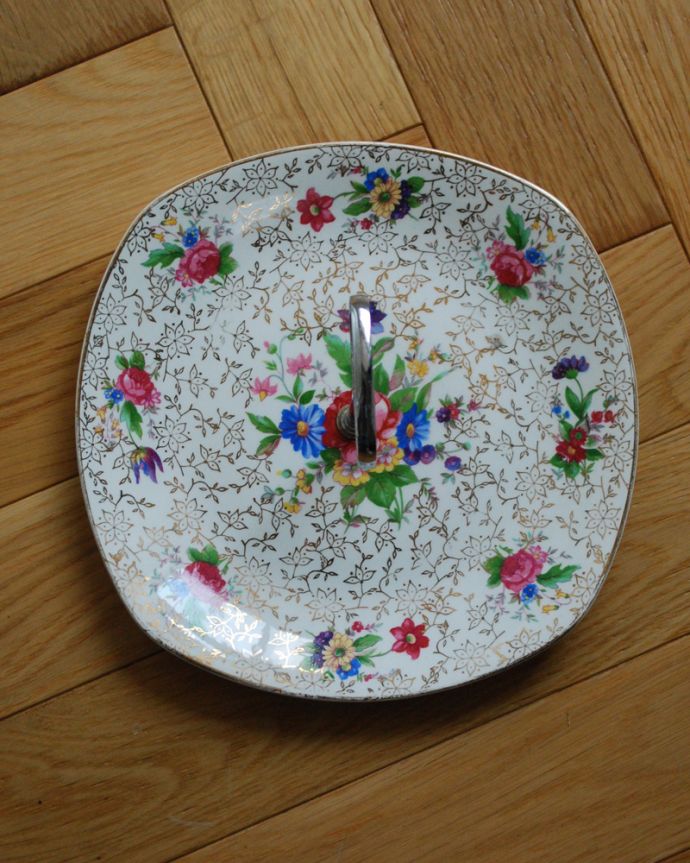 アンティーク 陶磁器の雑貨　アンティーク雑貨　お花柄が可愛い、ミッドウィンター社のアンティークコンポート（ケーキスタンド）。上から見るとこんな感じです。(m-1545-z)