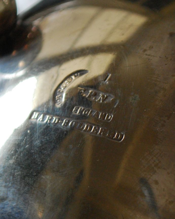 アンティーク シルバー製　アンティーク雑貨　英国のアンティーク銀食器、シルバーのシュガーボール（シュガーポット）。調印が残っていました。(m-1619-z)