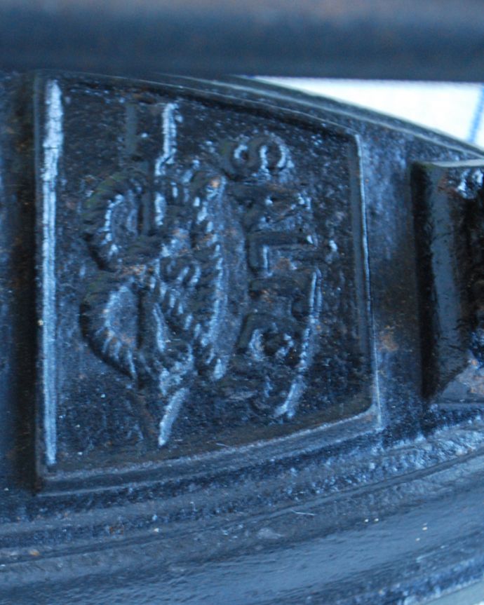 アンティーク 真鍮の雑貨　アンティーク雑貨　SALTER社の鉄製アイロン、イギリスのアンティーク雑貨。SALTER社のマークが付いています。(m-1736-z)