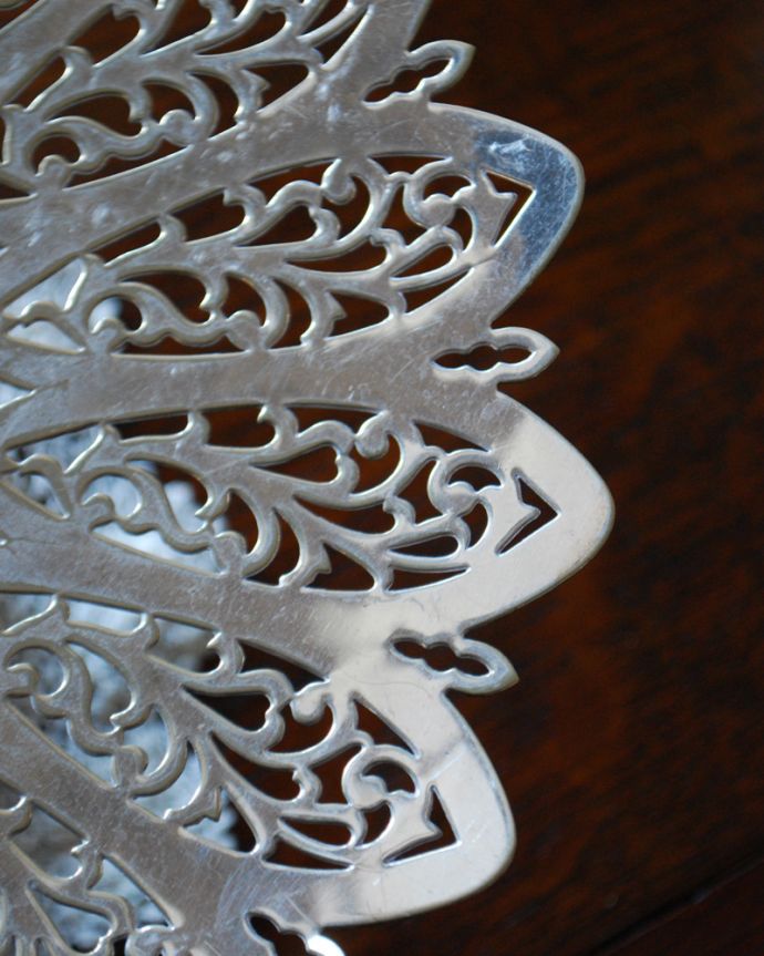 アンティーク シルバー製　アンティーク雑貨　アンティークシルバーのコンポート、英国輸入の銀雑貨。透かし彫りが美しいデザインです。(m-1750-z)