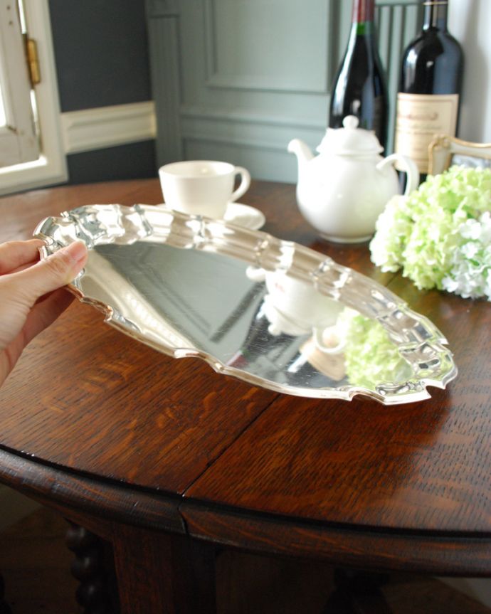 アンティーク シルバー製　アンティーク雑貨　英国の銀食器、サルヴァ（銀盆）ティータイムを贅沢な時間にしてくれる、アンティークシルバー。デイリーに使える便利なアイテムです。(m-1761-z)