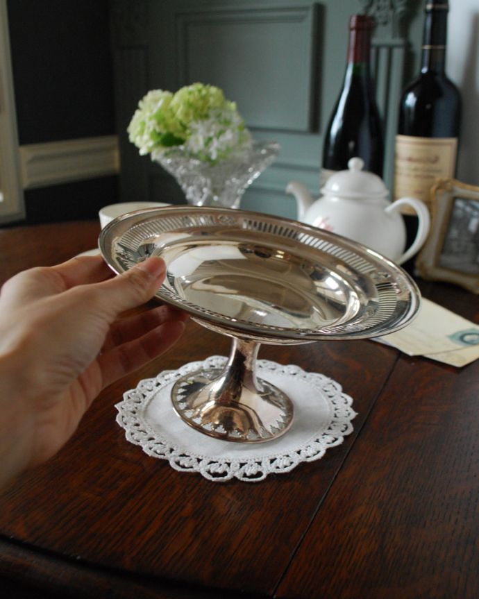アンティーク シルバー製　アンティーク雑貨　英国輸入の銀雑貨、アンティークシルバーのコンポート。テーブルがパッと華やかに貴重だったシルバーで作られたテーブルウェア。(m-1785-z)