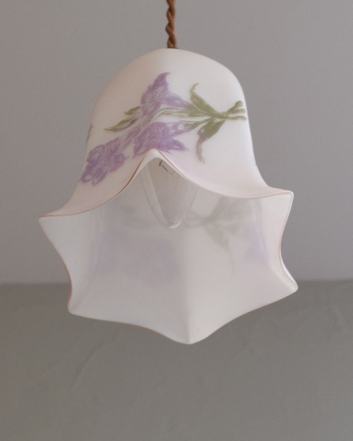 ペンダントライト　照明・ライティング　紫色のお花がキレイなアンティークランプシェード（コード・シャンデリア電球・ギャラリーなし）。※こちらのシェードのみは販売していません。(m-1794-z)