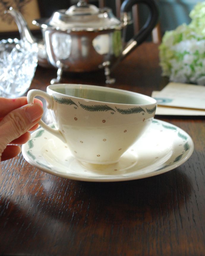 スージークーパー　アンティーク雑貨　イギリス輸入のヴィンテージ食器、スージークーパーのカップ＆ソーサー。お茶の時間をもっと優雅に･･･眺めているだけじゃもったいないので、実用的に使って下さい。(m-1822-z)