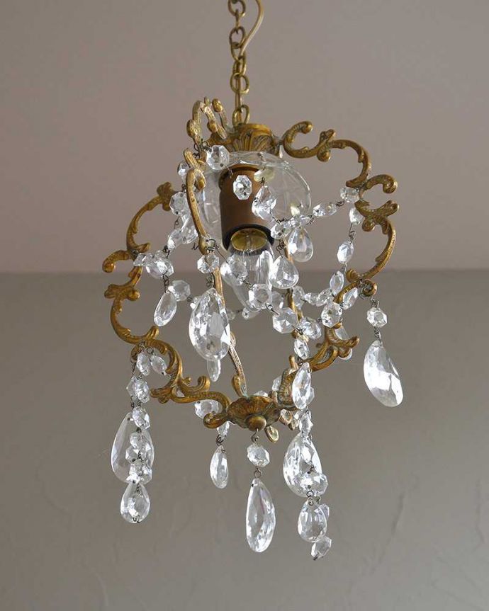 アンティークのシャンデリア・ハンギングボウル　照明・ライティング　フランス輸入の真鍮製のアンティーク１灯シャンデリア（Ｅ17シャンデリア球付）。ガラスのビーズがキラキラキレイに輝きます。(m-1841-z)