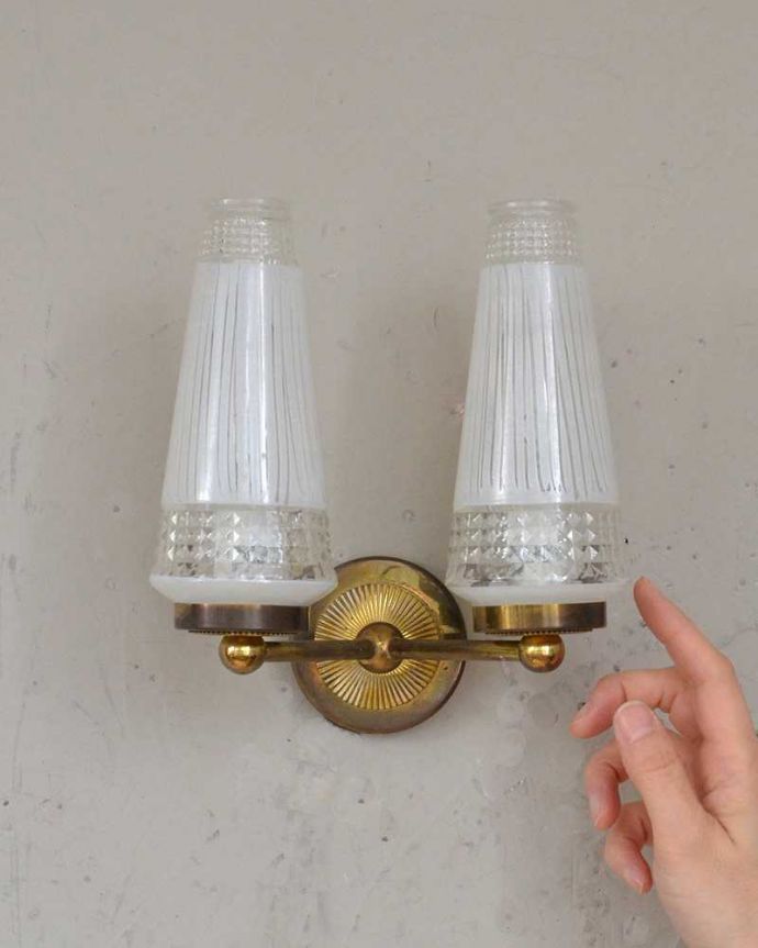 壁付けブラケット　照明・ライティング　フランスで見つけたアンティークのウォールブラケット（2灯）（Ｅ17シャンデリア球付）。。(m-1842-z)