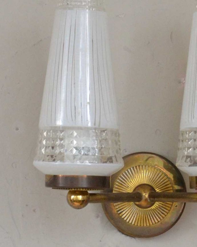 壁付けブラケット　照明・ライティング　フランスで見つけたアンティークのウォールブラケット（2灯）（Ｅ17シャンデリア球付）。。(m-1842-z)