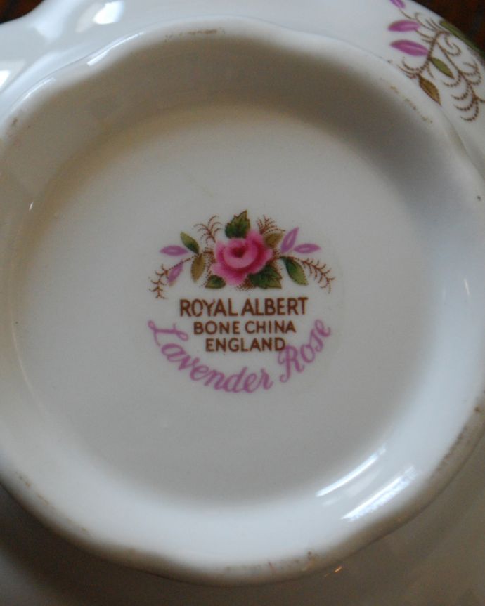 テーブルウェア(食器)　アンティーク雑貨　ロイヤルアルバート社（Royal Albert社 ）のラベンダーローズのシュガーボウル。バックスタンプです。(m-1852-z)