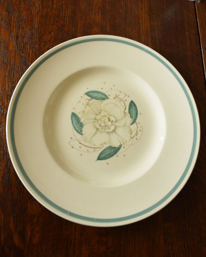スージークーパー　アンティーク雑貨　白いクチナシの花がキレイな「ガーデニア」、アンティークのスージークーパーディナープレート。上から見るとこんな感じです状態のいいものだけを選んでいますが、アンティークなのでキズや欠けがある場合があります。(m-1868-z)