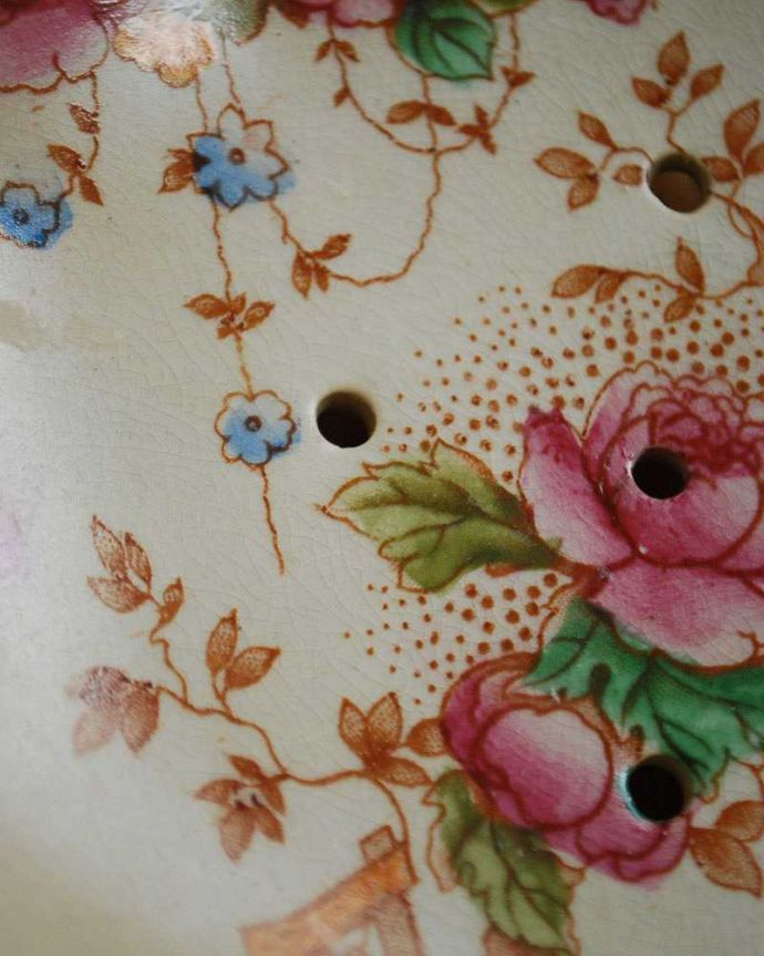 アンティーク 陶磁器の雑貨　アンティーク雑貨　イギリスで見つけたアンティーク雑貨、クラウンデボンのベリーボール＆プレート。美しいお花の柄がデザインされています。(m-1874-z)