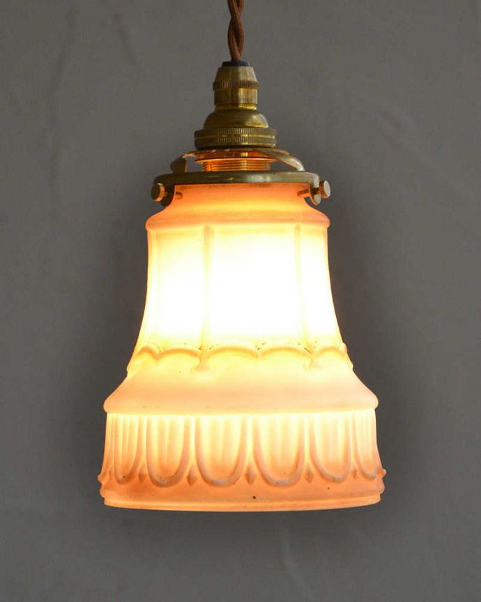 ペンダントライト　照明・ライティング　形もお洒落なオレンジのアンティークペンダントライト（コード・シャンデリア電球・ギャラリーA付き）。。(m-1972-z)