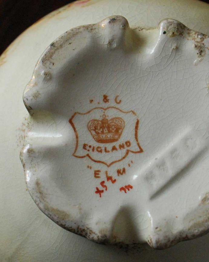 アンティーク 陶磁器の雑貨　アンティーク雑貨　イギリスで見つけたロイヤルデボン（Royal Devon）のアンティーク花器。ロゴがプリントされています。(m-1994-z)