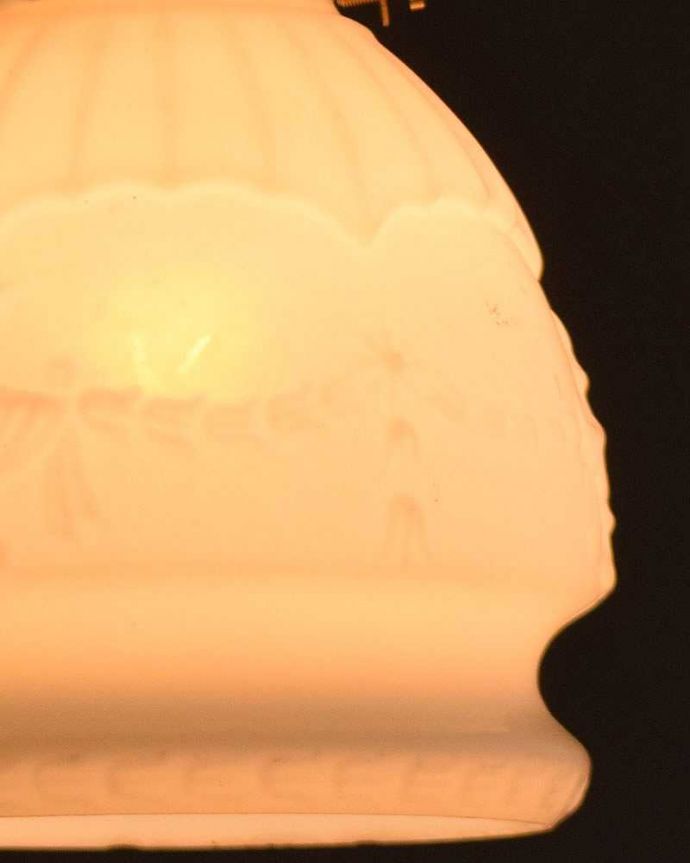 ペンダントライト　照明・ライティング　ヨーロッパらしい装飾、アンティークペンダントライト（コード・シャンデリア電球・ギャラリーA付き）。。(m-2036-z)