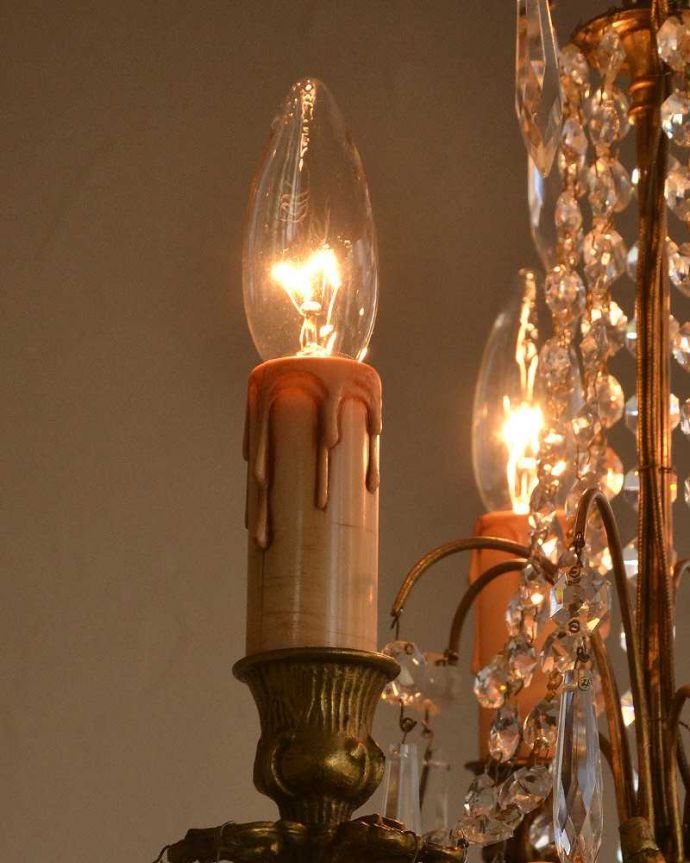 シャンデリア　照明・ライティング　キラキラ輝くガラスが美しいアンティークのシャンデリア（3灯）(E17シャンデリア球付き)。。(m-2051-z)