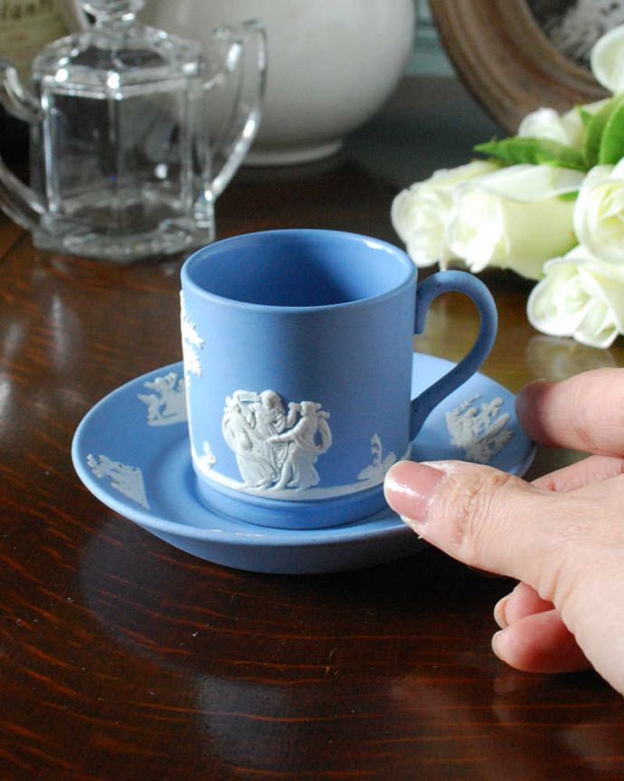 アンティーク 陶磁器の雑貨　アンティーク雑貨　美しさに惹かれるペールブルーのカップ&ソーサー、アンティークウェッジウッド。お茶の時間をもっと優雅に･･･眺めているだけじゃもったいないので、実用的に使って下さい。(m-2085-z)