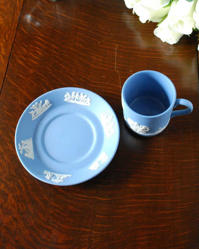 アンティーク 陶磁器の雑貨　アンティーク雑貨　美しさに惹かれるペールブルーのカップ&ソーサー、アンティークウェッジウッド。アンティークは新品ではありませんので、多少のキズ・汚れがある場合があります。(m-2085-z)