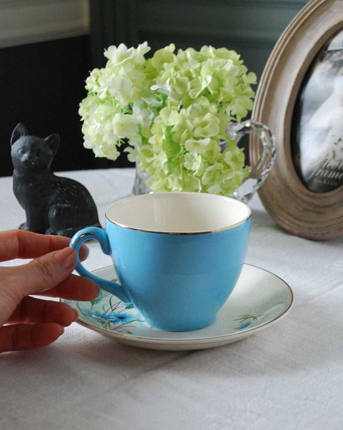 アンティーク 陶磁器の雑貨　アンティーク雑貨　水色のお花がキレイなアルフレッドミーキン社カップ＆ソーサー、イギリス輸入のアンティーク雑貨。お茶の時間をもっと優雅に･･･眺めているだけじゃもったいないので、実用的に使って下さい。(m-2312-z)