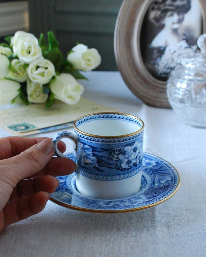 アンティーク 陶磁器の雑貨　アンティーク雑貨　クラシックブルーが美しい、ウェッジウッド｢ファロウ・ディア｣のアンティークカップ＆ソーサー 。お茶の時間をもっと優雅に･･･眺めているだけじゃもったいないので、実用的に使って下さい。(m-2376-z)