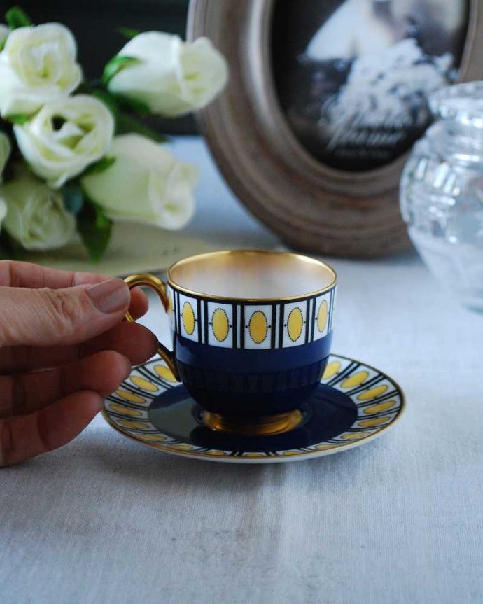 アンティーク 陶磁器の雑貨　アンティーク雑貨　美しい色使いに魅了される、英国ロイヤルウースターのカップ＆ソーサー。お茶の時間をもっと優雅に･･･眺めているだけじゃもったいないので、実用的に使って下さい。(m-2387-z)