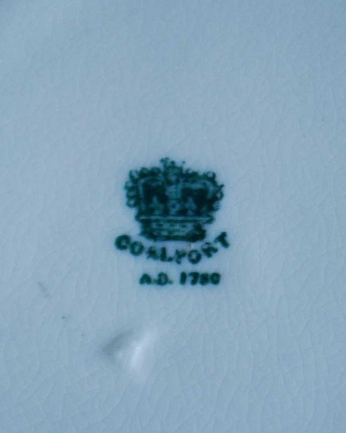 アンティーク 陶磁器の雑貨　アンティーク雑貨　英国の名窯、コールポートのデザインが美しいブルー＆ホワイトのトリオ。裏側には品質の証製造メーカー保証の意味がこもった窯印、ポーセリンマークがあります。(m-2395-z)