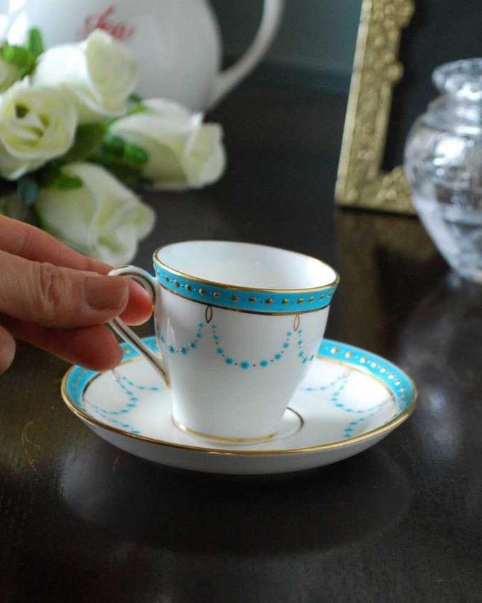 アンティーク 陶磁器の雑貨　アンティーク雑貨　イギリス王室で愛用されるミントンのアンティークカップ＆ソーサー。お茶の時間をもっと優雅に･･･眺めているだけじゃもったいないので、実用的に使って下さい。(m-2425-z)