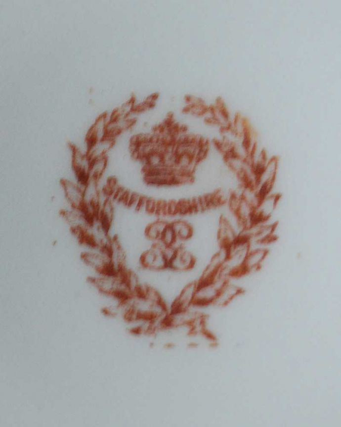 アンティーク 陶磁器の雑貨　アンティーク雑貨　アンティーク　コーヒーカップ＆ソーサー　クラウンスタッフォードシャー。裏側には品質の証製造メーカー保証の意味がこもった窯印、ポーセリンマークがあります。(m-2434-z)