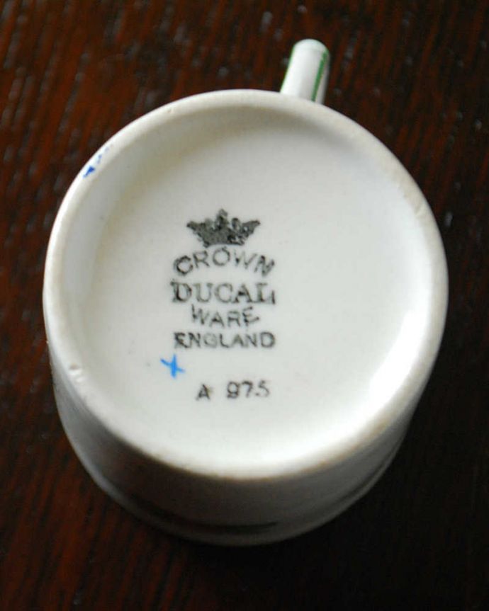 アンティーク 陶磁器の雑貨　アンティーク雑貨　クラウンデュカルのアンティークコーヒーカップ＆ソーサー（Ａ．Ｇ．リチャードソン＆ＣＯ．Ltd．）。裏側には品質の証製造メーカー保証の意味がこもった窯印、ポーセリンマークがあります。(m-2448-z)