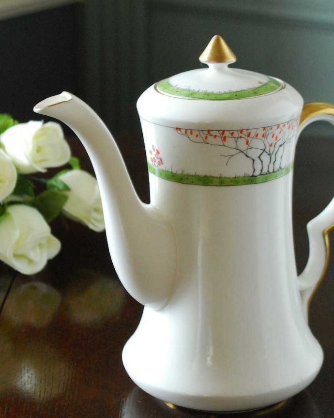 アンティーク 陶磁器の雑貨　アンティーク雑貨　カールトンウェアらしい独創的なフォルム 英国アンティークのポット。お茶の時間に欠かせないティーポット紅茶を愛する英国のお茶の時間に欠かせない陶磁器のティーポット。(m-2466-z)
