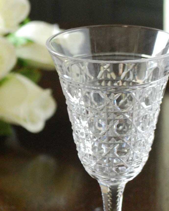 アンティーク 雑貨のガラス小物　アンティーク雑貨　品質の高さが感じられるキラキラの輝き、オールドバカラのリキュールグラス（ディアモンテ）。食卓を華やかにしてくれるバカラのテーブルグラス何を入れても美しく使えるバカラのテーブルグラス。(m-2496-z)