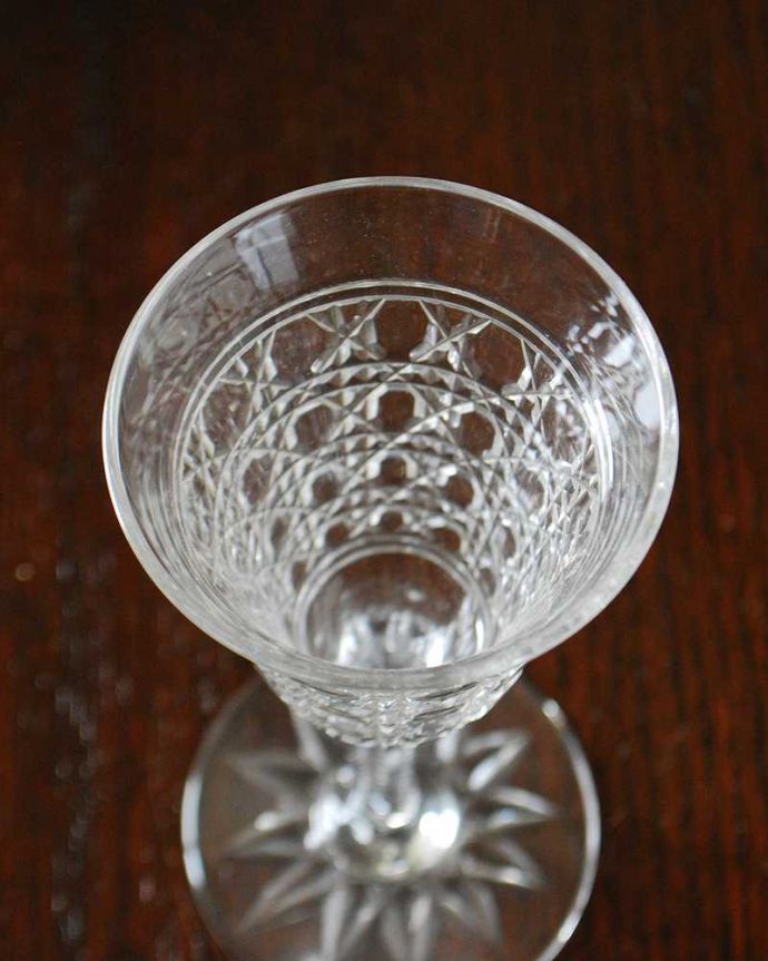 アンティーク 雑貨のガラス小物　アンティーク雑貨　品質の高さが感じられるキラキラの輝き、オールドバカラのリキュールグラス（ディアモンテ）。上から見るとこんな感じです。(m-2496-z)