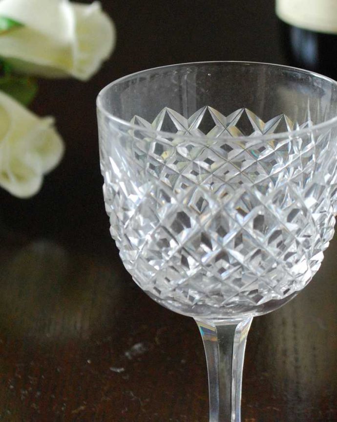 アンティーク 雑貨のガラス小物　アンティーク雑貨　キラキラと輝くイギリスで見つけたアンティークテーブルグラス（リキュールグラス）。食卓を華やかにしてくれるテーブルグラス何を入れても美しく使えるアンティークのテーブルグラス。(m-2497-z)