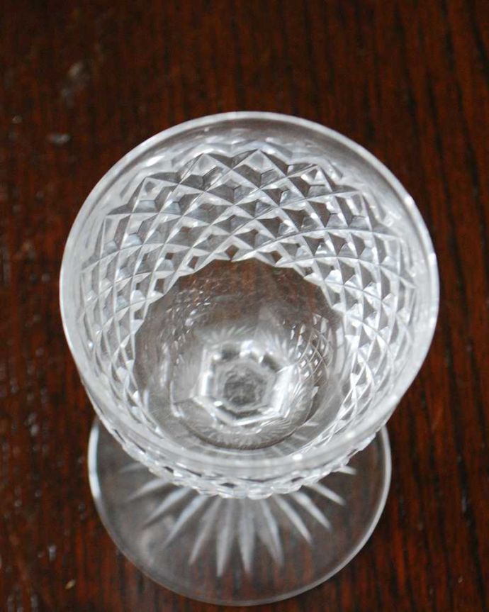 アンティーク 雑貨のガラス小物　アンティーク雑貨　キラキラと輝くイギリスで見つけたアンティークテーブルグラス（リキュールグラス）。上から見るとこんな感じです。(m-2497-z)