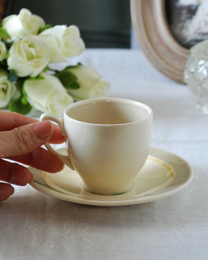 スージークーパー　アンティーク雑貨　スージークーパーのアンティークコーヒーカップ＆ソーサー（ロングリーフ）。お茶の時間をもっと優雅に･･･眺めているだけじゃもったいないので、実用的に使って下さい。(m-2509-z)