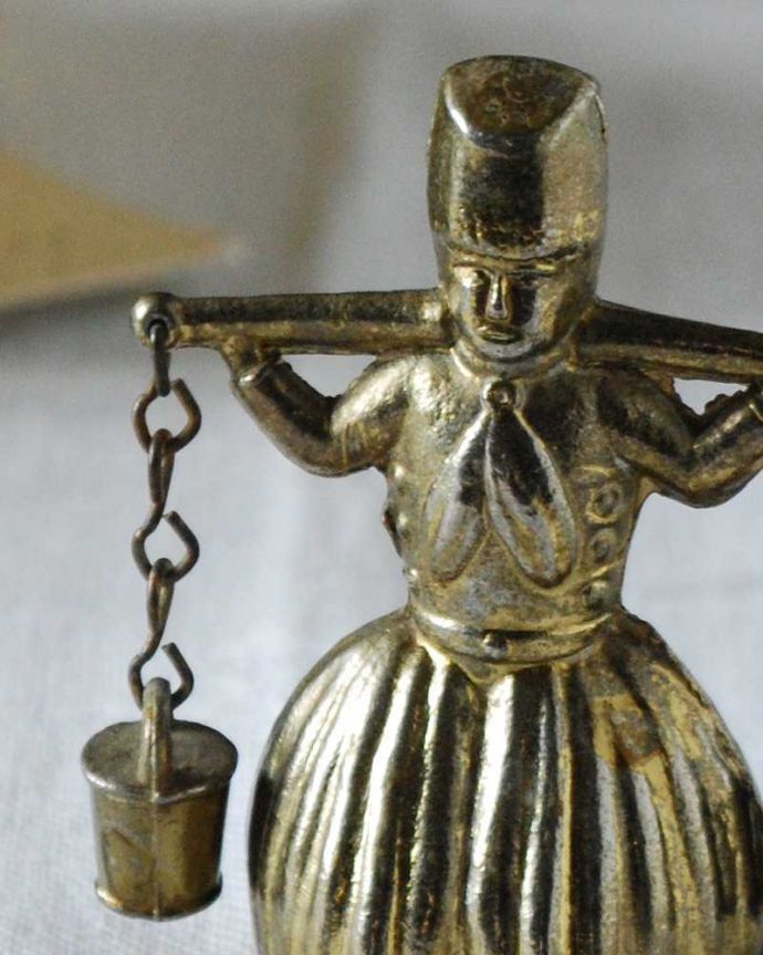 アンティーク 真鍮の雑貨　アンティーク雑貨　オシャレにオブジェとしてもおススメしたいアンティークのベル。美しい真鍮で出来たベル使用人を呼ぶために日常的に使われていたベル。(m-2577-z)