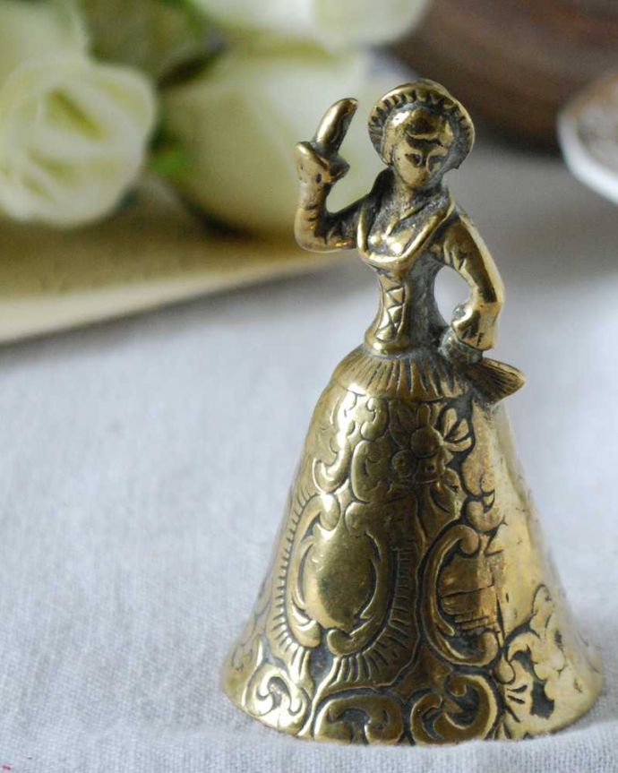アンティーク 真鍮の雑貨　アンティーク雑貨　上品な貴婦人が優雅なディナーベル、真鍮製のアンティーク雑貨。美しい真鍮で出来たベル使用人を呼ぶために日常的に使われていたベル。(m-2581-z)