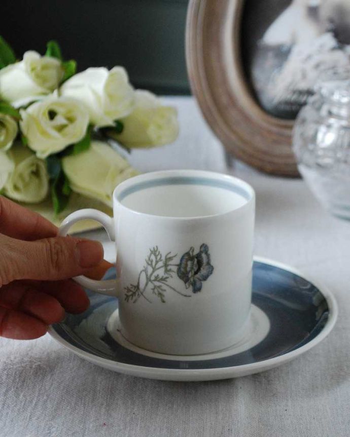 スージークーパー　アンティーク雑貨　可憐な青い花が美しいスージークーパーカップ＆ソーサー(グレンミスト)。お茶の時間をもっと優雅に･･･眺めているだけじゃもったいないので、実用的に使って下さい。(m-2582-z)