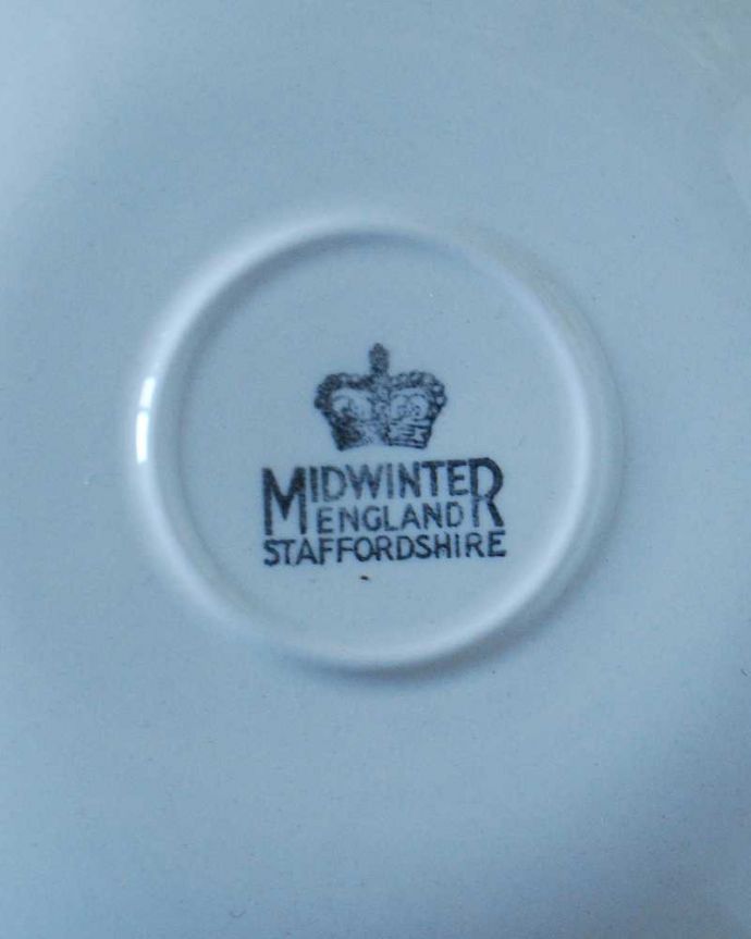 アンティーク 陶磁器の雑貨　アンティーク雑貨　シックなお花のデザインが素敵なミッドウィンター社のアンティークカップ＆ソーサー。裏側には品質の証製造メーカー保証の意味がこもった窯印、ポーセリンマークがあります。(m-2632-z)