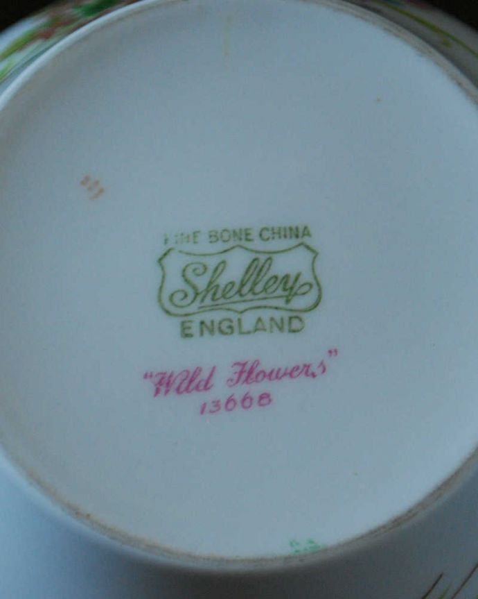 シェ―リー窯　アンティーク雑貨　爽やかなお茶の時間を楽しむアンティーク食器、シェリー窯のシュガーボウル。裏側には品質の証1945～1966年製造のシェリーのバックスタンプがあります。(m-2816-z)