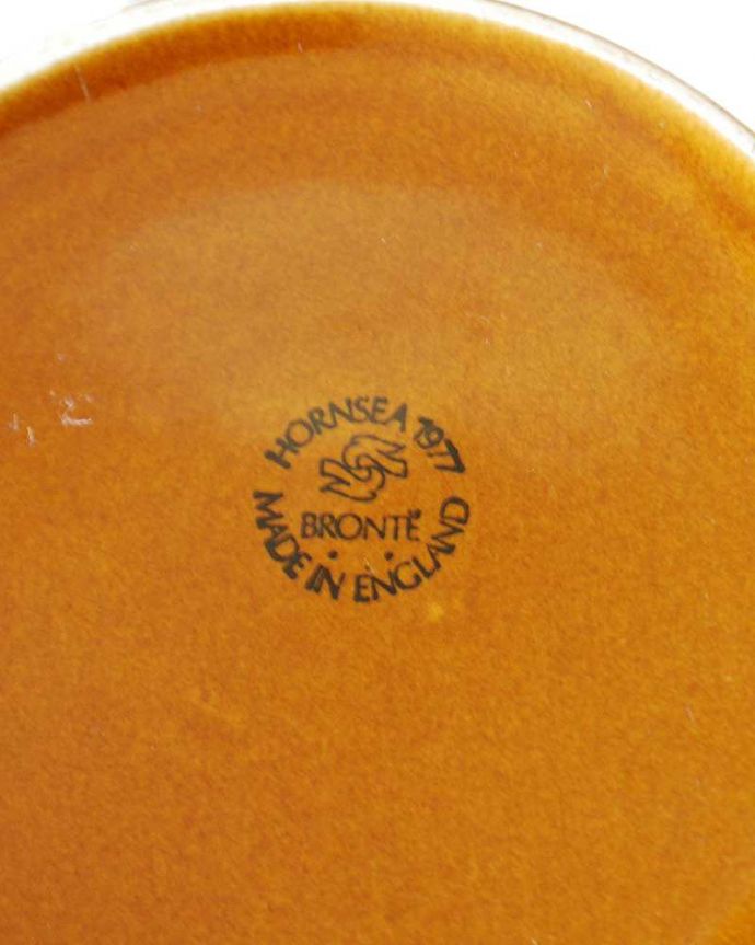 Hornsea（ホーンジー）　アンティーク雑貨　ホーンジー社、HORNSEA「ブロンテ」シリーズのキャニスター（ビンテージ陶器）。裏側には品質の証製造メーカー保証の意味がこもった窯印、ポーセリンマークがあります。(m-2837-z)