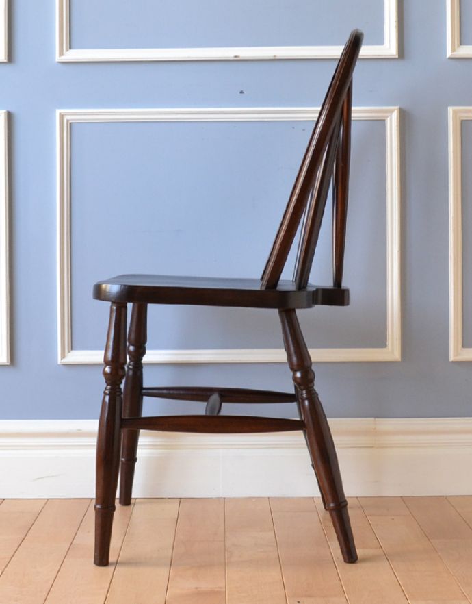 キッチンチェア　アンティーク チェア　英国から届いたアンティークの椅子、ホイールバックチェア。横から見ても綺麗な装飾が楽しめます。(m-290-c-1)