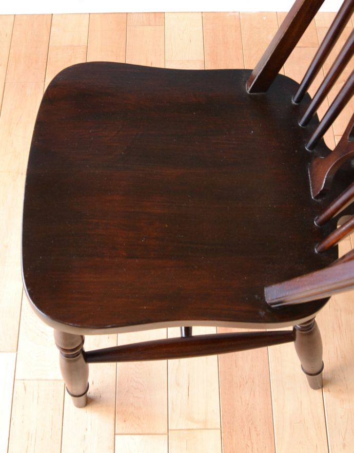 キッチンチェア　アンティーク チェア　英国から届いたアンティークの椅子、ホイールバックチェア。広々としていて、座りやすい座面。(m-290-c-1)