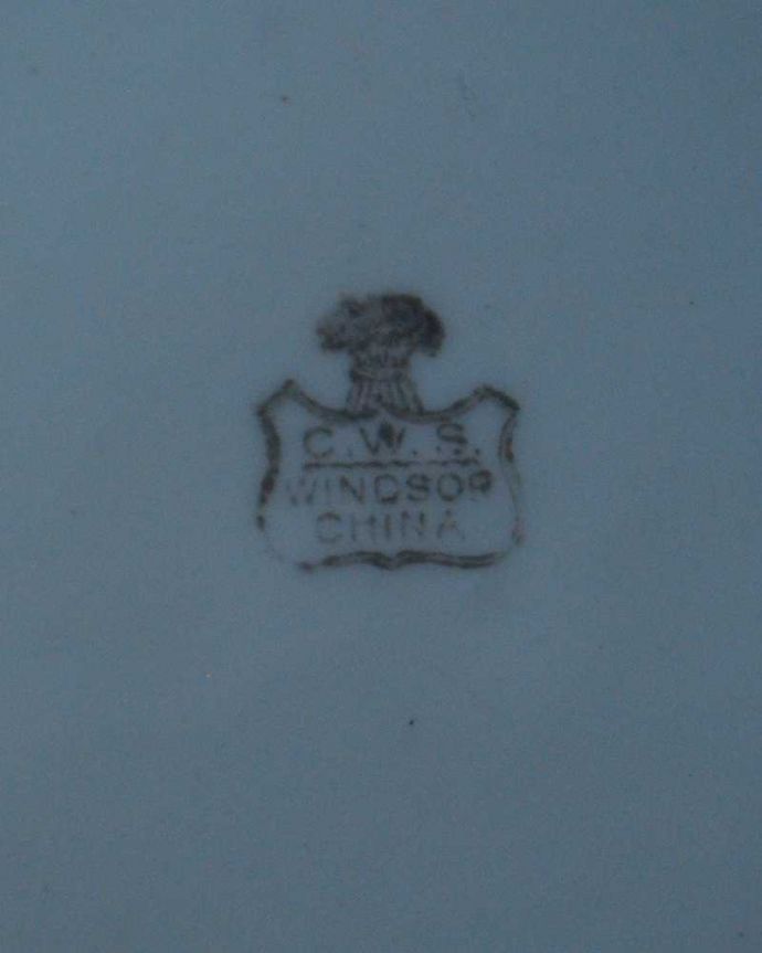 アンティーク 陶磁器の雑貨　アンティーク雑貨　可愛いフルーツが描かれたアンティークB＆Bプレート（C.W.S. WINDSOR ）。裏側には品質の証製造メーカー保証の意味がこもった窯印、ポーセリンマークがあります。(m-2970-z)