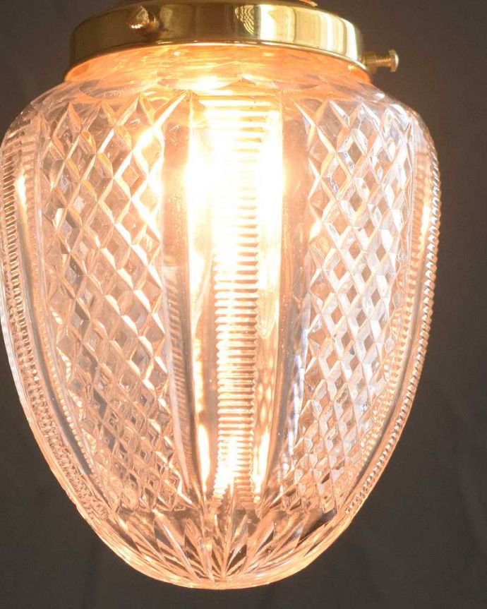 ペンダントライト　照明・ライティング　イギリスで見つけたアンティークガラスシェード（コード・シャンデリア電球・ギャラリーD付き）。。(m-2985-z)