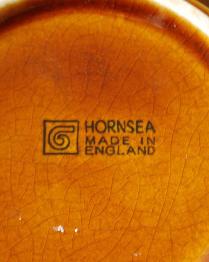 Hornsea（ホーンジー）　アンティーク雑貨　ホーンジー社シュガーポット、HORNSEA「エアルーム」シリーズ（オータムブラウン）。裏側には品質の証製造メーカー保証の意味がこもった窯印、ポーセリンマークがあります。(m-2990-z)