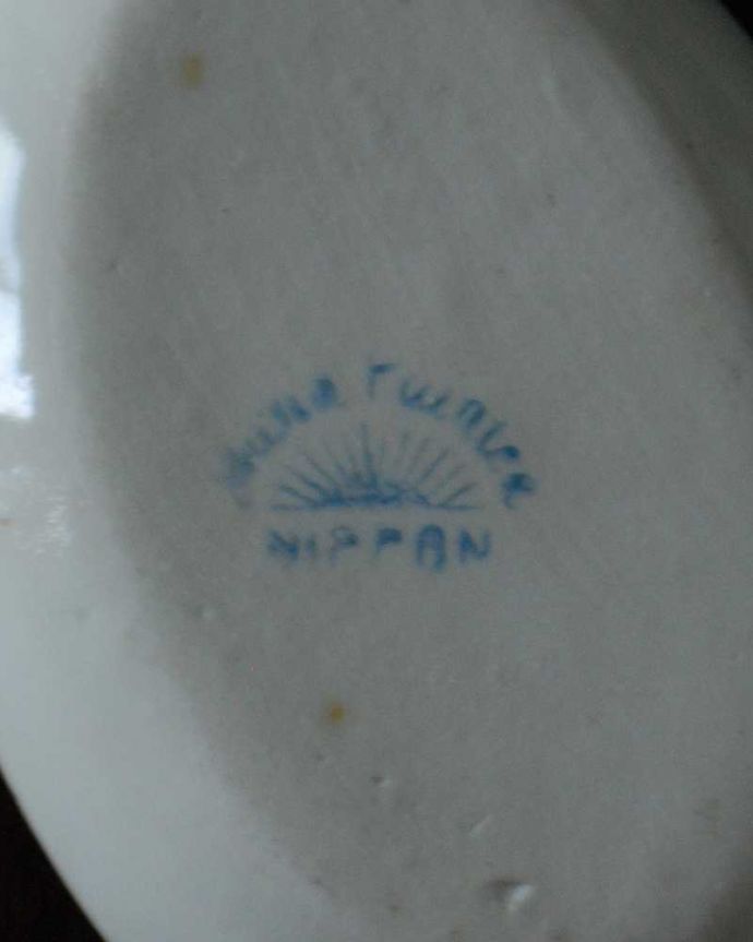 アンティーク 雑貨のガラス小物　アンティーク雑貨　イギリスで見つけた小さくて可愛いオールドノリタケのプレート、アンティーク陶磁器。裏側には品質の証製造メーカー保証の意味がこもった窯印、ポーセリンマークがあります。(m-3008-z)