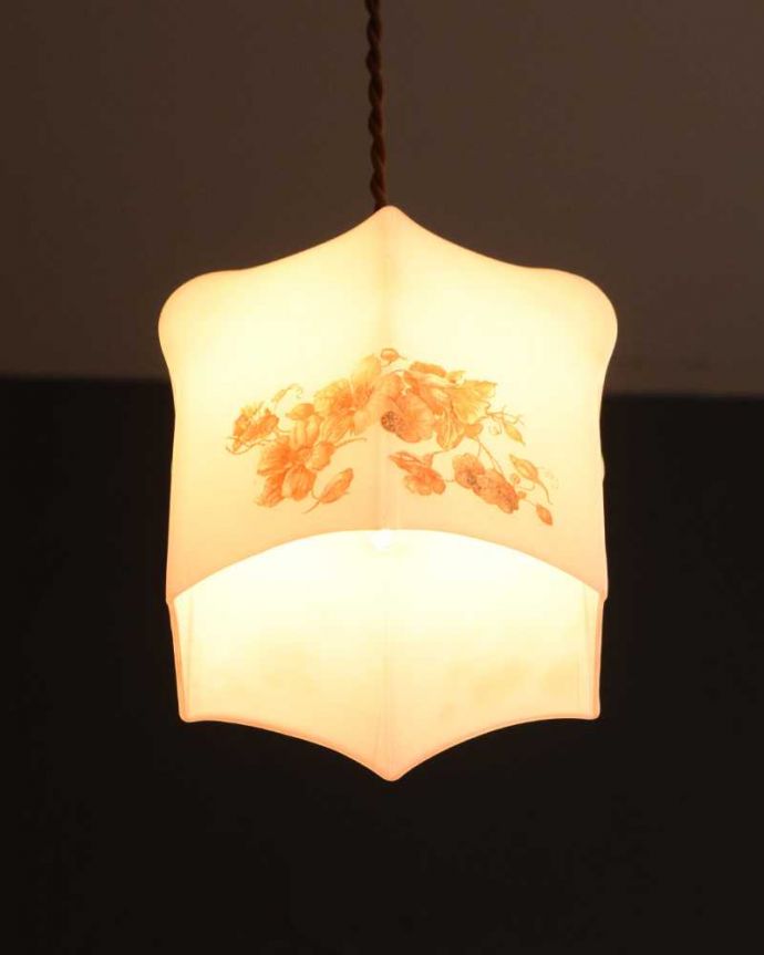 ペンダントライト　照明・ライティング　イギリスで見つけたお花のアンティークランプシェード（コード・シャンデリア電球・ギャラリーなし）。。(m-3037-z)