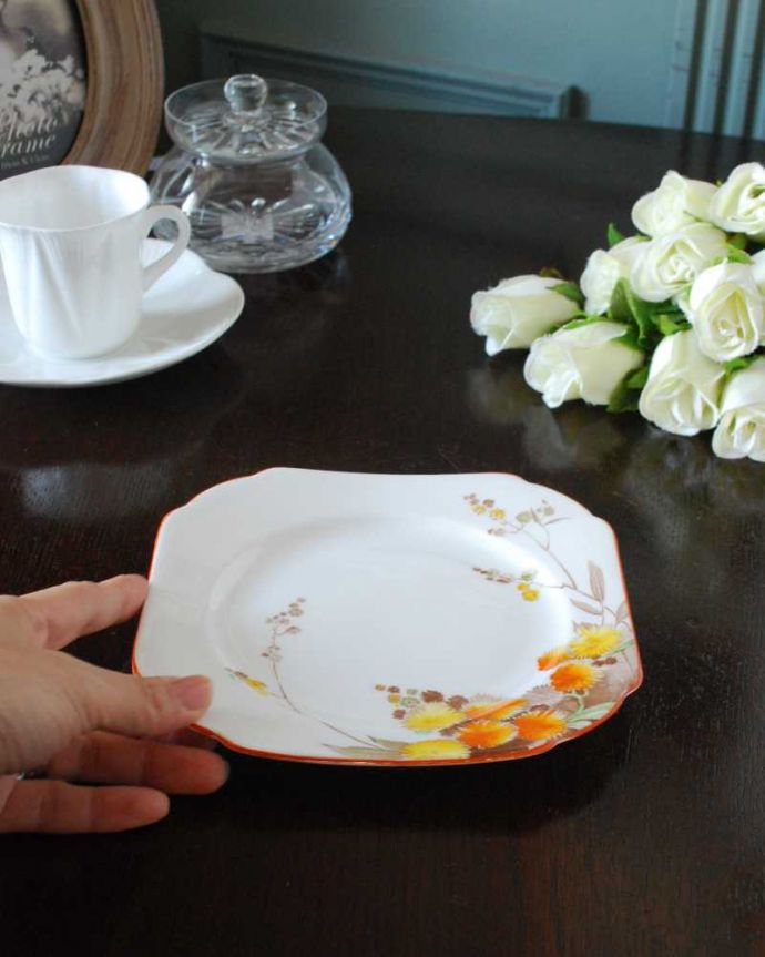 シェ―リー窯　アンティーク雑貨　アカシアの花が描かれたシェリー窯のアンティークプレート（ACACIA）。飾って使って楽しむアンティーク実用的に一番使いやすいサイズ。(m-3092-z)