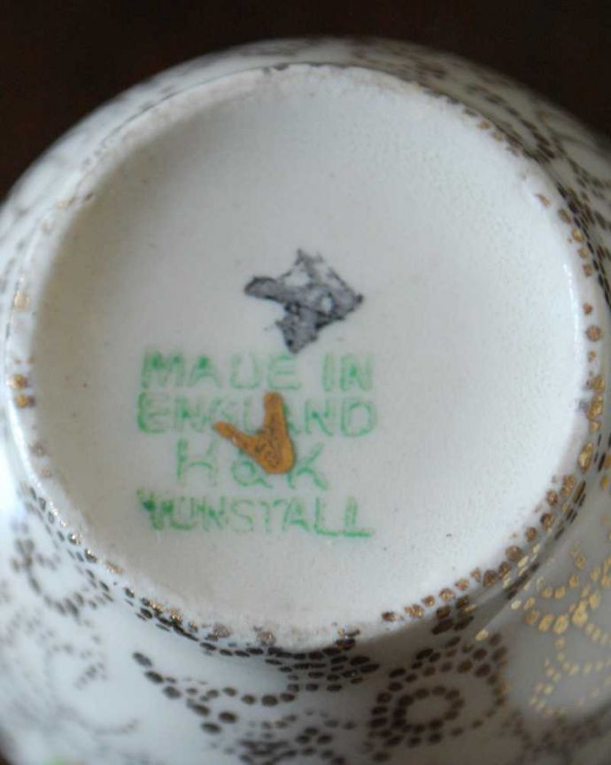アンティーク 陶磁器の雑貨　アンティーク雑貨　イギリスで見つけたH&K tunstallのチンツのアンティークカップ＆ソーサー。裏側には品質の証製造メーカー保証の意味がこもった窯印、ポーセリンマークがあります。(m-3112-z)